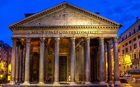 Stunning Pantheon Apartment